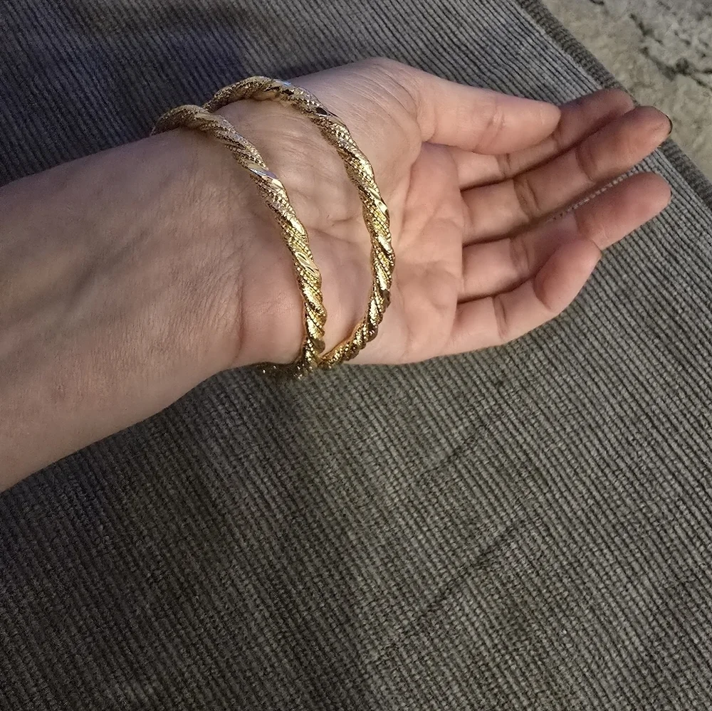 21kgp Dubai Jewelry Elegant Gold-Tone Twisted Bangles